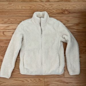 Uniqlo women’s fleece jacket size xs in cream.